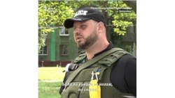 "Били по рукам, по ногам, по спине"  "Били по рукам, по ногам, по спине"