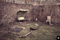 Двір у Бучі, який окупували російські війська