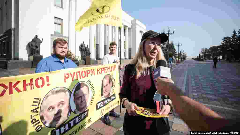 Під час акції активісти особисто поспілкувались з частими гостями ефірів «112» і «NewsOne»: Бориславом Березою, Бориславом Розенблатом та іншими народними депутатами. З інформацією від активістів ознайомилась виконувач обов'язків міністра охорони здоров’я Уляна Супрун