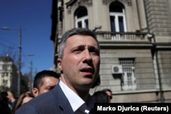 "Tražimo od Univerziteta Megatrend da objavi javno spisak svih onih koji su završili ’Megatrend International’ od 1990. do 2004. godine", poručio je Obradović