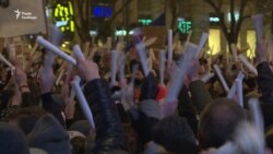 Тисячі демонстрантів у Празі домоглися відставки голови комітету з контролю за спецслужбами (відео) Тисячі демонстрантів у Празі домоглися відставки голови комітету з контролю за спецслужбами (відео)