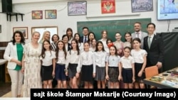 Delegacija Kine sa ambasadorom Fan Kunom u školi "Štampar Makarije"