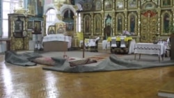 Прихожане устраняют последствия дождя в храме Симферополя (видео) Прихожане устраняют последствия дождя в храме Симферополя (видео)