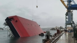 Перевернувшийся плавкран в Севастополе, 27 октября 2025 года