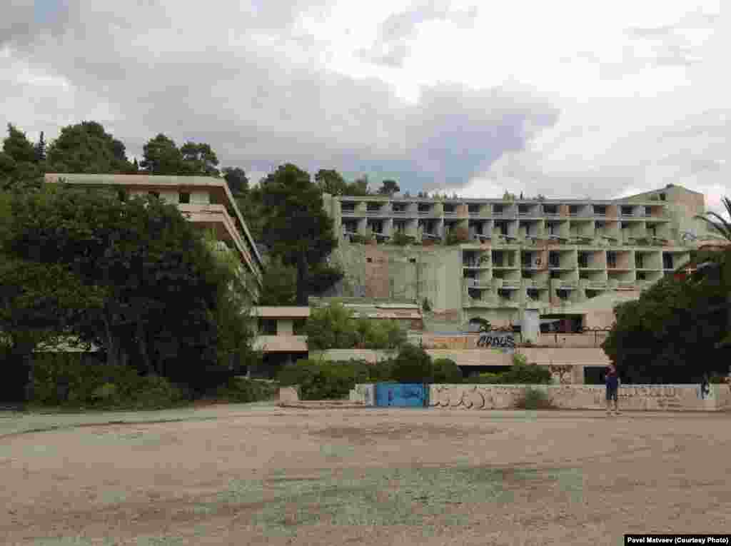 Вид от отеля "Гранд" на корпуса отелей "Горичина" 1 и 2