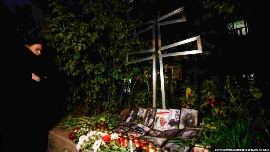 Про загиблого співробітника КДБ майже нічого не відомо. Пізніше Слідчий комітет Білорусі повідомив, що загиблий співробітник – 1990 року народження, у нього залишилися дружина і малолітня дитина.