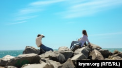 Море встречает прохладой: Николаевка в середине мая (фотогалерея)