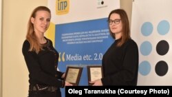 Журналістки Радіо Свобода Ольга Комарова (л) і Марічка Набока