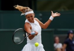 Вікторія Азаренко на тенісному корті Вімблдона