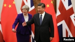 Тереза Мэй и Си Цзиньпин перед началом встречи в Пекине, 1 февраля 2017 года