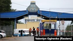 Громадянам України, які з 26 травня 2021 року авіаційним шляхом прибуватимуть в Республіку Білорусь з території третіх країн з метою транзитного проїзду для повернення в Україну, необхідно заявити про мету свого прибуття під час проходження прикордонного контролю