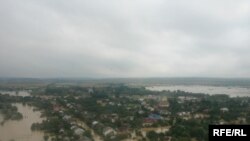 Галич під час повені. Розлився Дністер. Липень 2008 року.