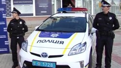 Херсонці йдуть до поліції Херсонці йдуть до поліції