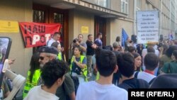 Protest ispred Pete beogradske gimnazije, 27. avgust 2025.