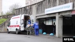 Одна з лікарень в Санкт-Петербурзі, куди доставляють хворих на COVID-19