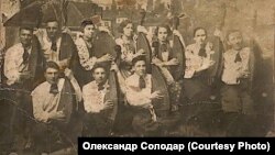 Студентська капела бандуристів Черкаського інституту народної освіти. Фото датоване 1937 роком