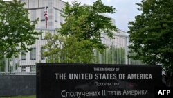Американські медіа 10 квітня повідомили, що посолка США в Україні Бріджит Брінк достроково йде у відставку