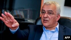 Андрія Мандич натомість звинувачує владу в переслідуванні опозиції