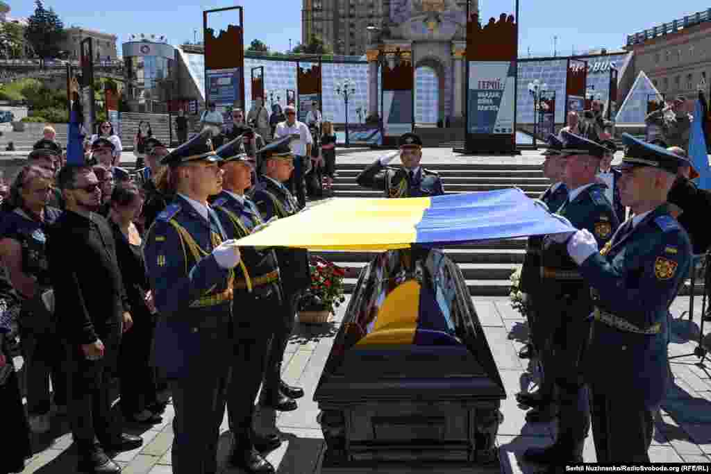 Максим навчався разом із Андрієм «Джусом» Пільщиковим, який загинув у серпні 2023 року внаслідок зіткнення двох навчально-бойових літаків на Житомирщині