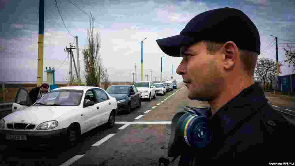 Позже пограничники сообщали, что несколько десятков украинских пограничников обратились за медицинской помощью в связи с воздействием на их здоровье вредных выбросов с территории полуострова