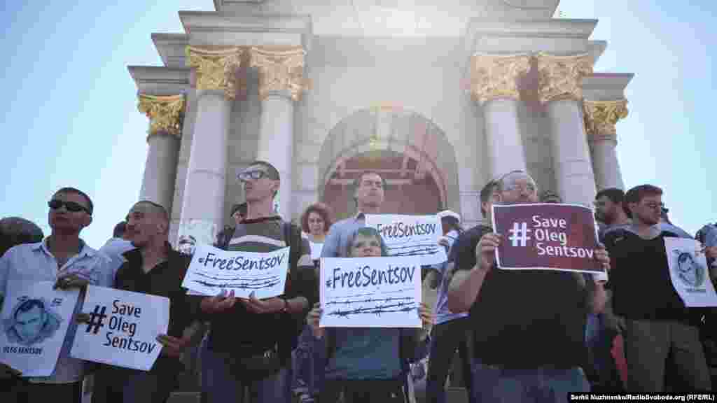 В разных странах мира 1 и 2 июня проходят акции в поддержку украинского режиссера из Крыма Олега Сенцова, который объявил голодовку в колонии № 8 в российском городе Лабытнанги (Ямало-Ненецкий автономный округ)