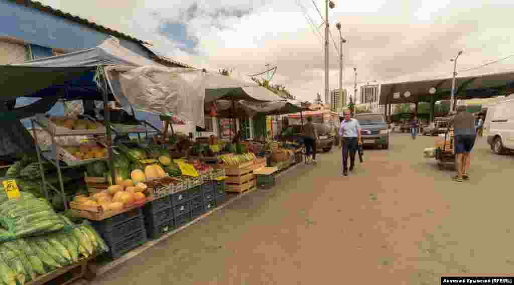 Будничное утро на «Крымском Привозе»