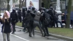 В Беларуси задержаны сотни оппозиционных активистов (видео) В Беларуси задержаны сотни оппозиционных активистов (видео)