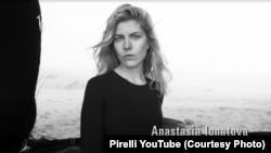 Анастасия Игнатова в образе для календаря Pirellitema Pirelli