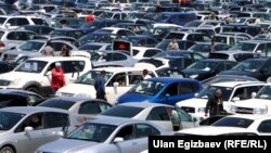 Кыргызстандагы машине базары. Архив сүрөт.