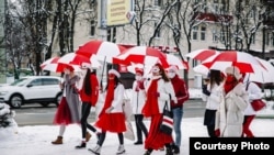 З полудня до 14:00 в центрі Мінська планують провести ланцюг солідарності з плакатами і транспарантами з приводу нелегітимності проведення Всебілоруських народних зборів – провладного форуму