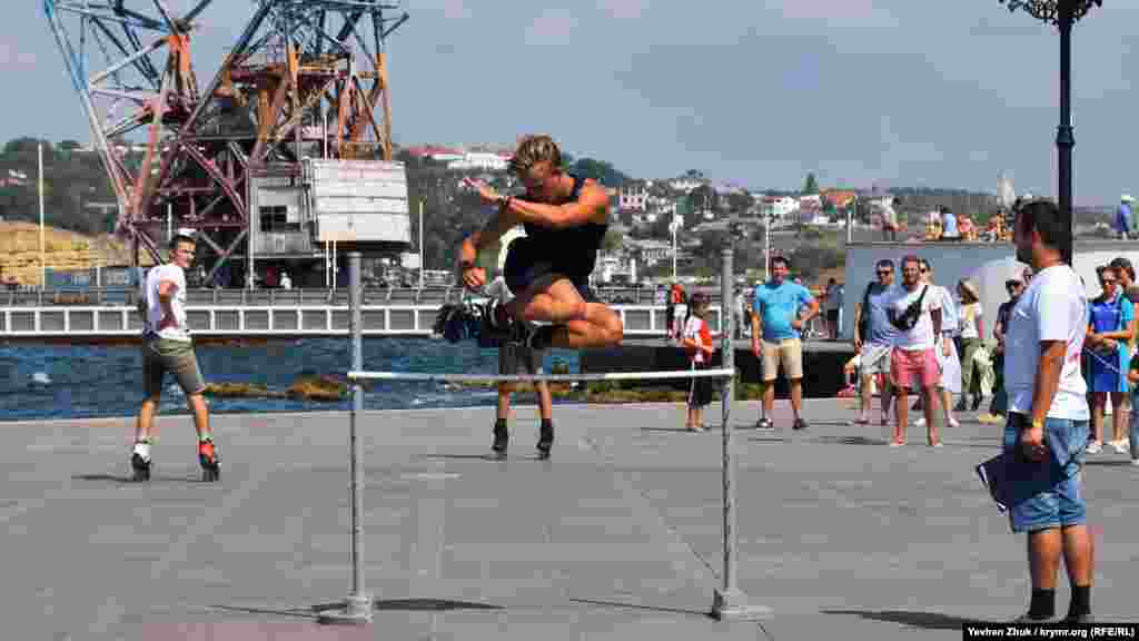 Максимальная покорившаяся прыгунам высота – 125 сантиметров