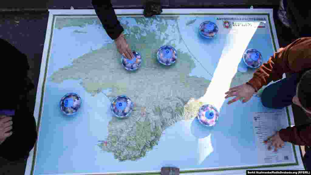 По данным активистов, с момента аннексии Крыма Россией пропали 44 крымчанина. 17 людей нашли, 19 – до сих пор считаются пропавшими без вести, 6 – были найдены мертвыми, еще двое – находятся в местах лишения свободы