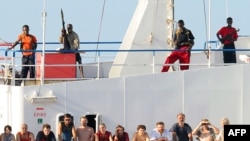 Захваченная пиратами "Фаина"