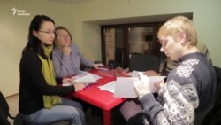 Українська волонтери безкоштовно навчають української мови Українська волонтери безкоштовно навчають української мови