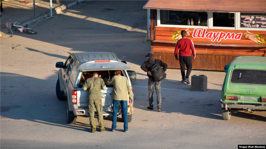 На площадке у рынка 