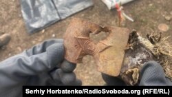 Ремінь військовослужбовця армії РФ, пробитий уламком українського боєприпасу