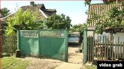 Один із жителів непідконтрольного Україні села Шевченка жартома називає свою «Таврію» «іномаркою»