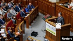 Президент України Петро Порошенко під час виступу у Верховній Раді. Київ, 6 вересня 2016 року