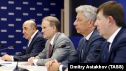 Зліва направо: Вадим Рабінович, Віктор Медведчук, Юрій Бойко, Тарас Козак, керівники проросійської партії «Опозиційна платформа – За життя», Москва, липень 2019 року