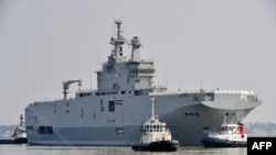 Вертольотоносець класу «Містраль», який у Росії вже мав назву «Севастополь», порт Сен-Назер, Франція, березень 2015 року