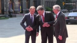 Порошенко зустрівся з Туском і Юнкером перед самітом «Україна-ЄС» Порошенко зустрівся з Туском і Юнкером перед самітом «Україна-ЄС»