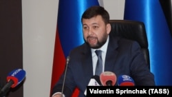 Ватажок донецьких бойовиків Денис Пушилін каже, що з 18 лютого організований масовий централізований виїзд населення до Ростовської області Росії