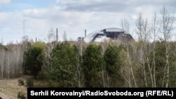 Так виглядає новий конфайнмент з залізничного мосту поблизу в’їзду в Прип’ять