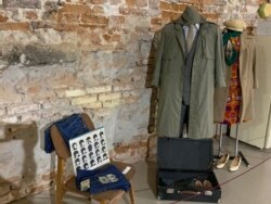 Одяг із крамниць і джинси від фарцувальників