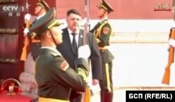 Снимка, публикувана на сайта на БСП, показва кадър от живото предаване на китайската телевизия, на който се вижда Зафиров по време на военния парад.