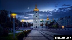 Також столична влада зобов'язала місцеві заклади громадського харчування працювати з 1 вересня не довше, ніж до 22:00