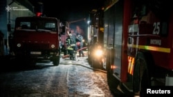 Рятувальники працюють на місці атаки російського безпілотника в Тернополі, Україна, 26 листопада 2024 року. Фото ілюстративне