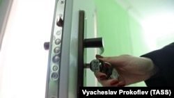 Мешканців просять звільнити паркінги від автомобілів і особистих речей