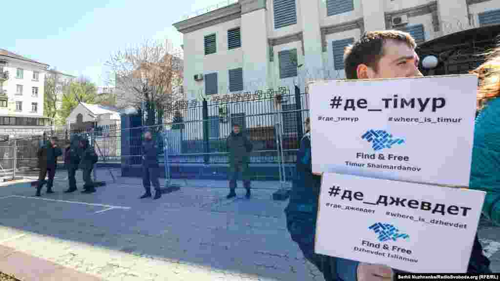 Российские власти Крыма де-факто признают случаи исчезновения, но отрицают свою причастность к ним.