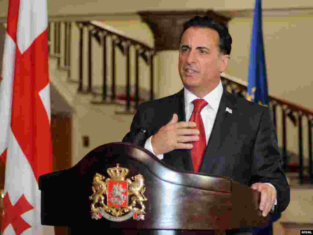 Съемки проходят и в резиденции Михаила Саакашвили